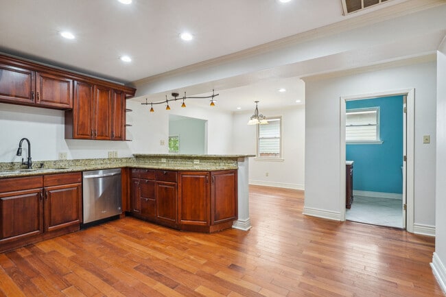 Photo - 4232 Cadiz St