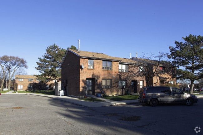 Building Photo - Balmoral Townhomes