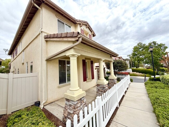 Photo - Charming 3 Bedroom Bel Flora Home with Private Patio & Amenities