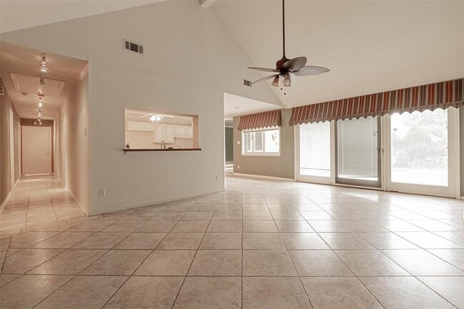 Building Photo - 13103 Rincon Dr