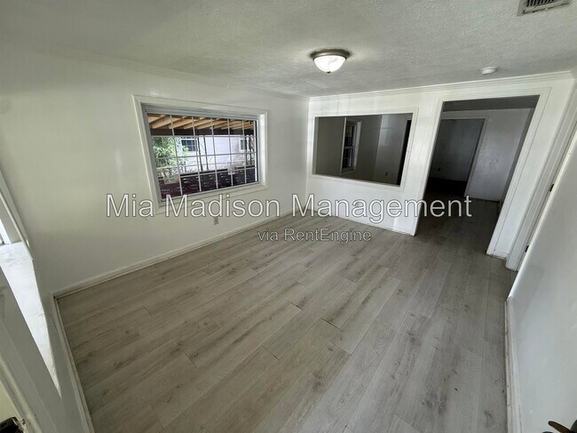 914 Bowden St