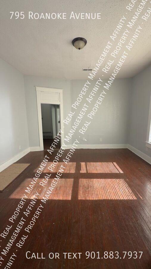 Photo - 795 Roanoke Ave