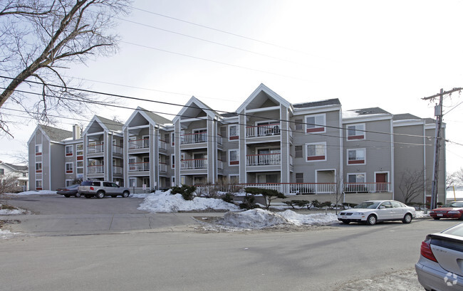 Building Photo - 325 S Hamilton St Rental