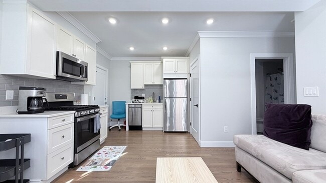 Building Photo - 93 George St Unit 1