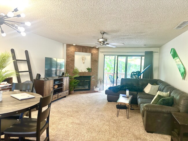 Building Photo - 1418 Front Nine Dr Unit F