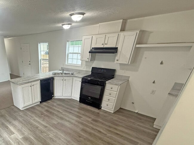 Photo - 2501 N Apperson Way