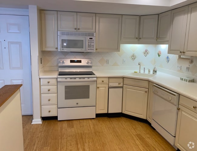 Building Photo - 663 Lowell St Unit 19 Rental