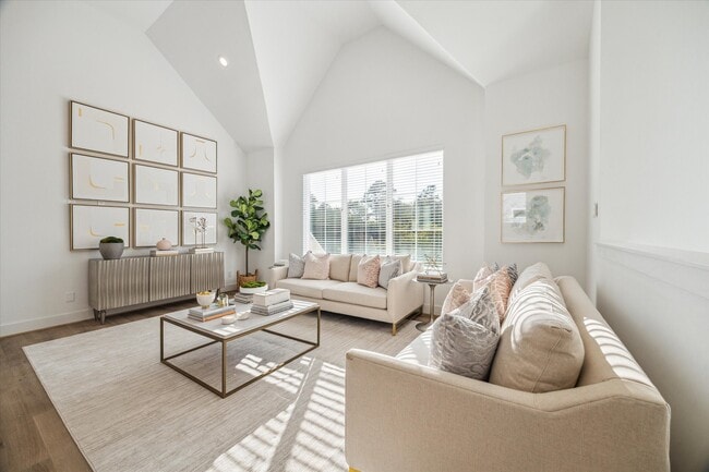 Photo - 845 Elkhart St