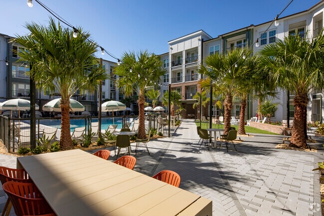 Grill area - 8733 Rooks Park Cir Tampa, FL 33619 - Camden Brandon