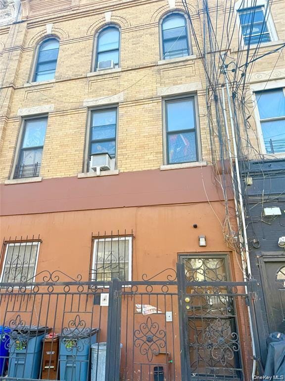 Building Photo - 2162 Pitkin Ave Unit 1st Floor
