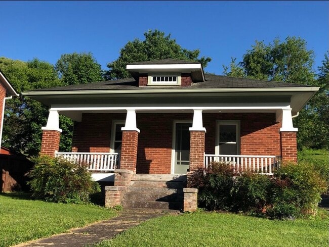 Building Photo - 517 Franklin St