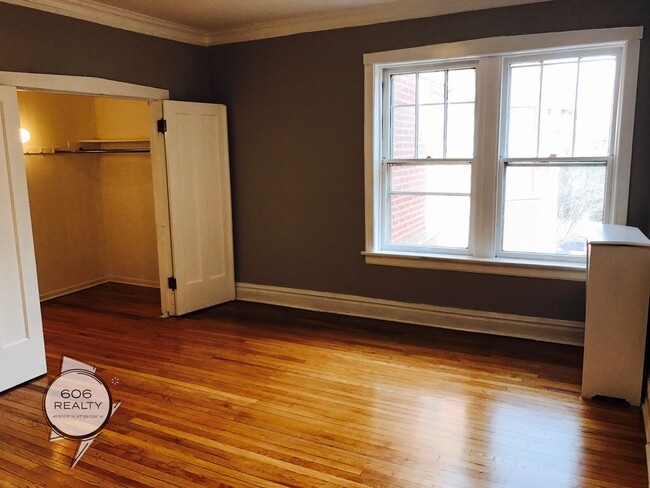 Photo - Old Irving Park Apts for Rent! Unit 3932-3C