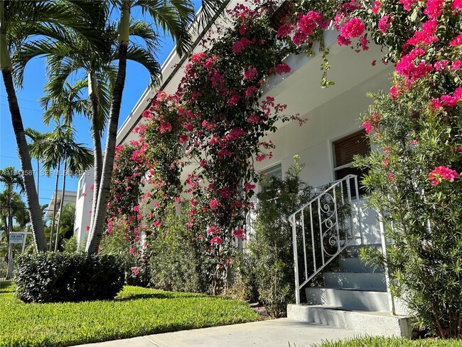 Building Photo - 1011 9th St Unit 1