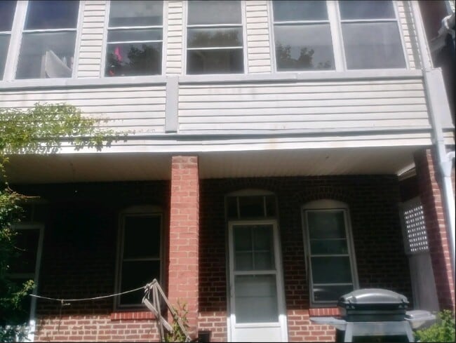 Photo - 521 W Race St