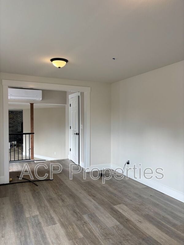 Photo - 2094 Front St