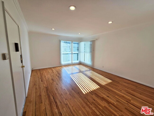 Photo - 1438 S Barrington Ave Unidad 6