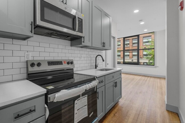 Building Photo - 111 Bank St Unit 2A