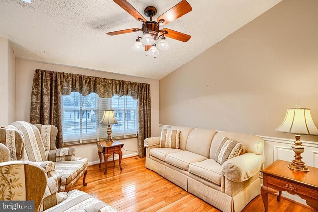 Photo - 8908 Goldentree Ln