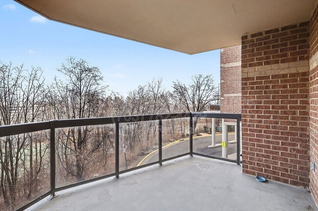 Building Photo - 8380 Greensboro Dr Unit 104