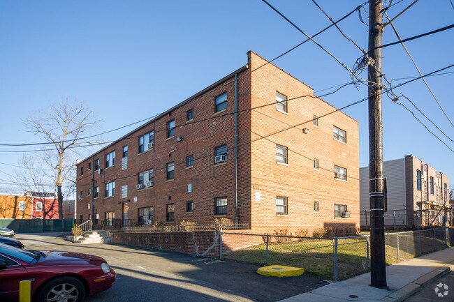 Photo - 1835 Central Pl NE Apartments