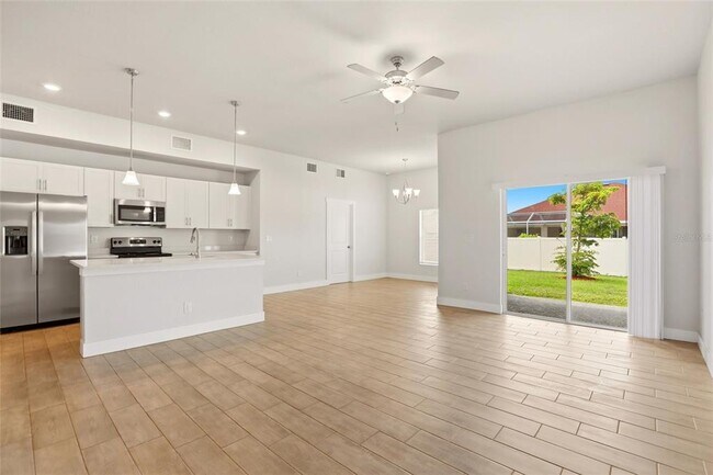 Photo - 870 Columbia St