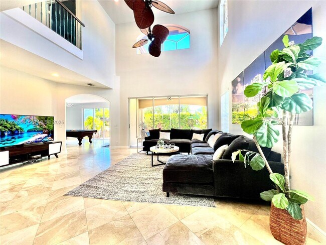 Photo - 854 Hollywood Blvd