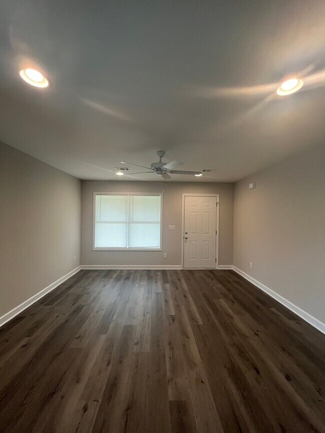 Photo - 100 Bradford Cir