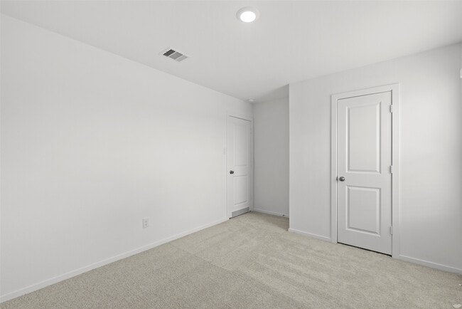 Building Photo - 214 Forest W St