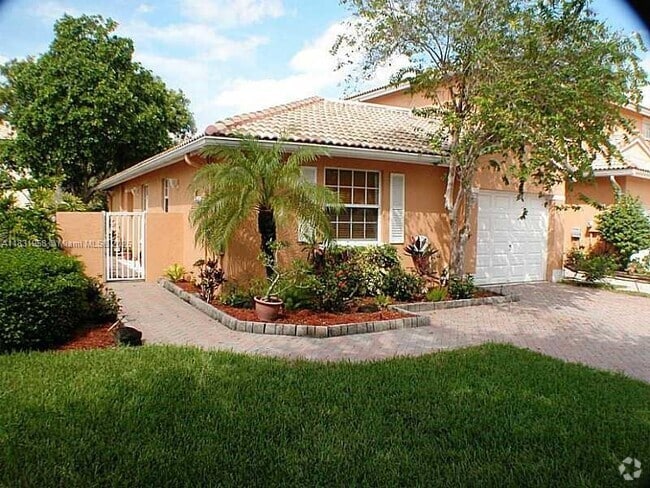 Building Photo - 9151 NW 40th St Rental