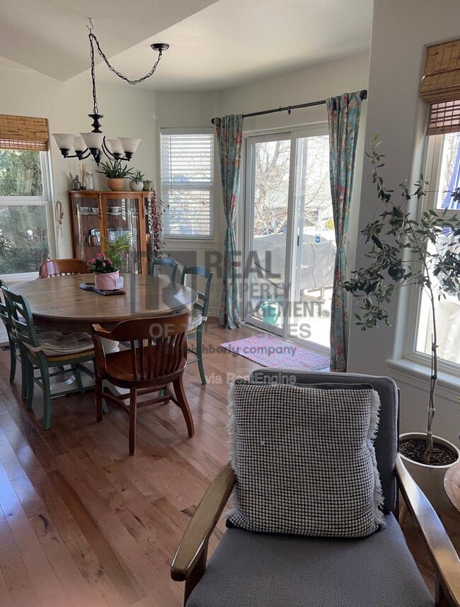 Photo - 2262 Muir Ln