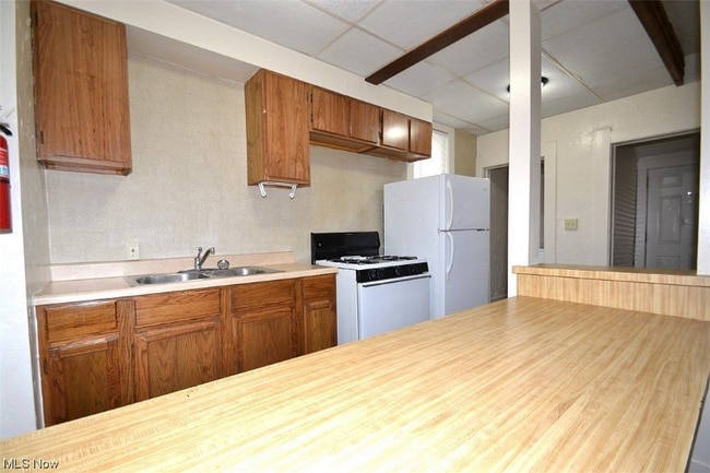 Photo - 450 Allyn St Unit One