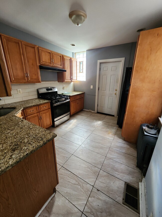 Photo - 6114 Master St