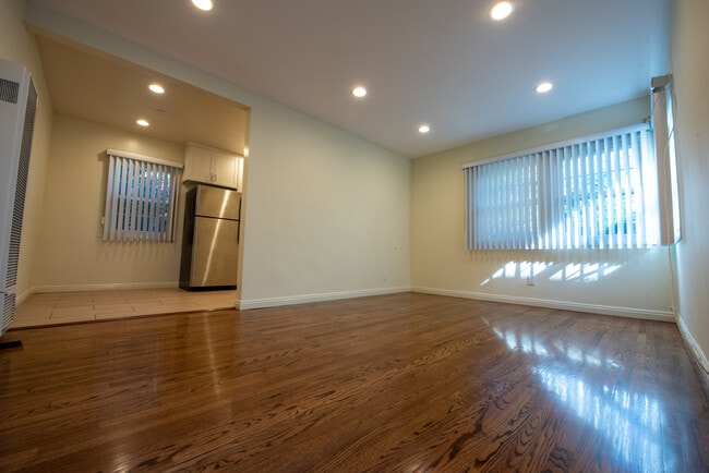 Building Photo - 8746 Reading Ave Unit 8746 Rental