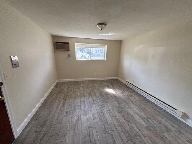 Photo - 656 Hyde Park Ave