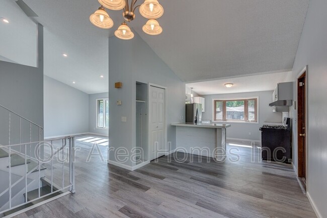Photo - 617 Marshall St NE