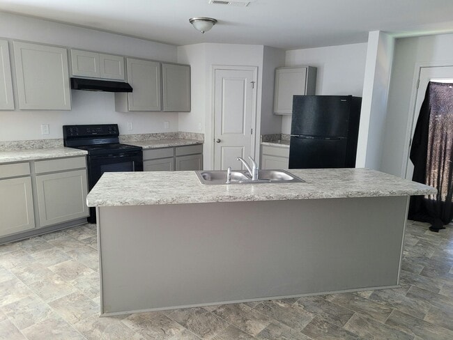 Photo - 285 Riley Wy