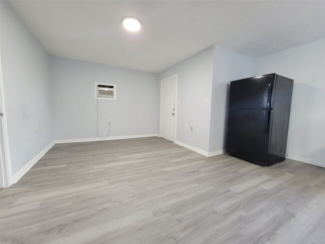 Photo - 3115 Havner Ln Unit 4