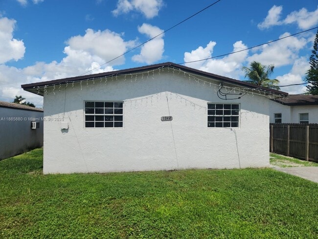 Building Photo - 1342 NW 13th St Unit 1342