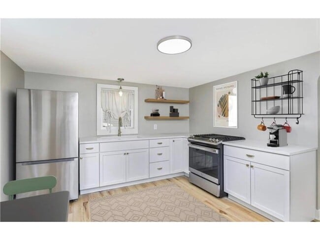 Photo - 20660 Holyoke Ave