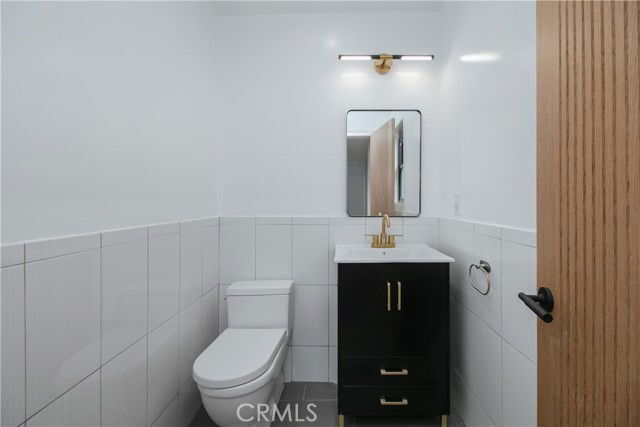 Photo - 8143 Hazeltine Ave