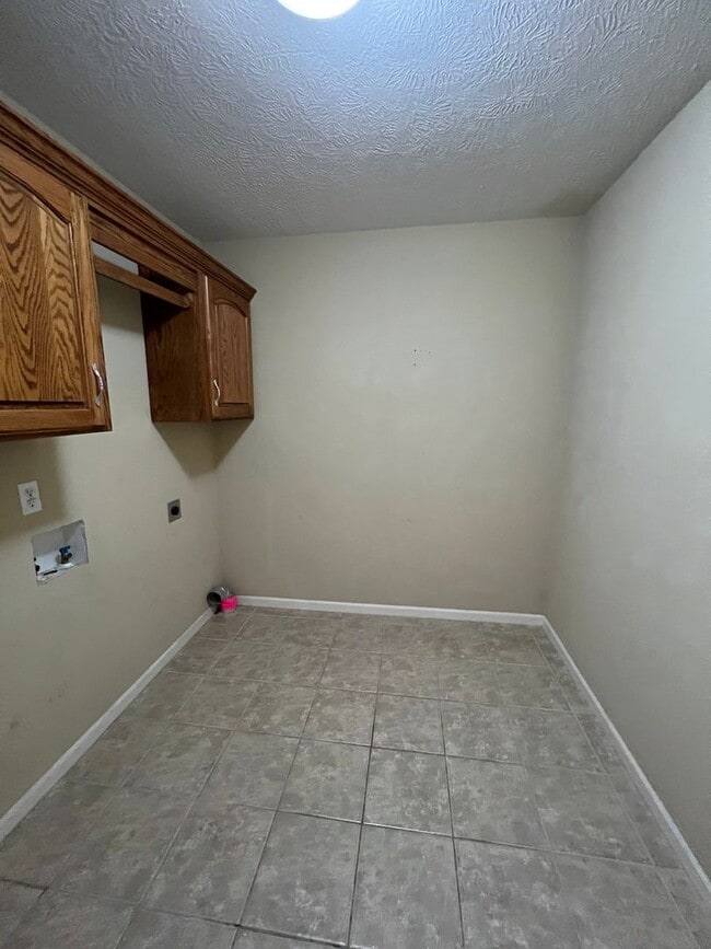 Photo - Great location in Nixa 3 bedroom 2 full bathrooms