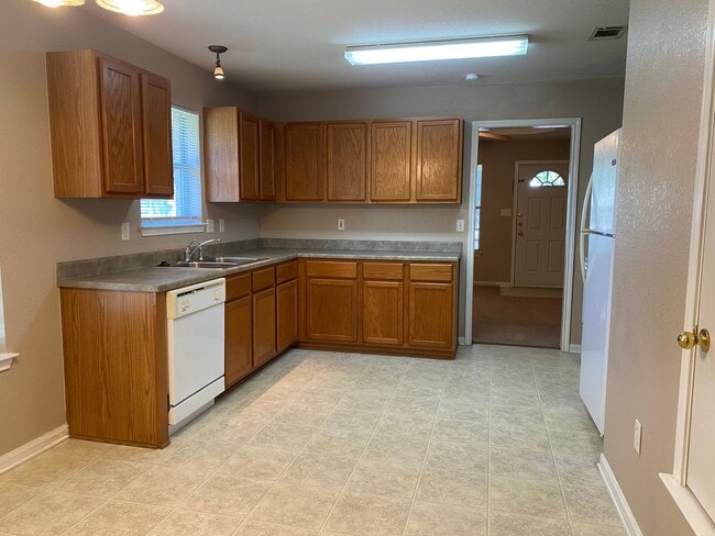 Photo - 3 BEDROOM CLOSE TO UMHB