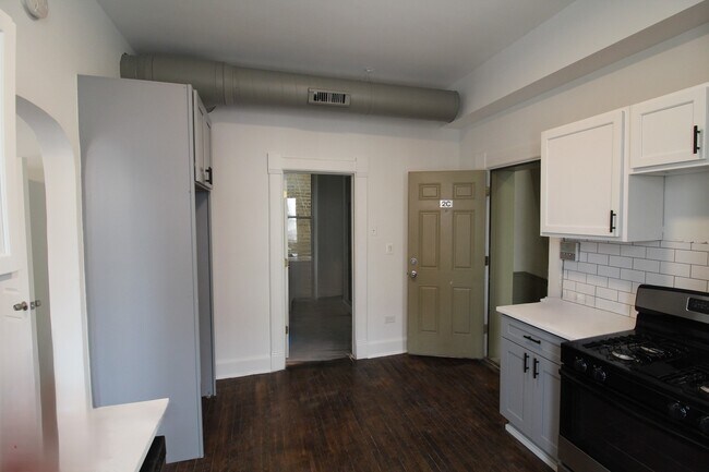 Photo - 1362 N Bosworth Ave Unit 2C