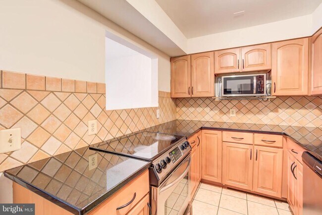 Photo - 900 24th St NW