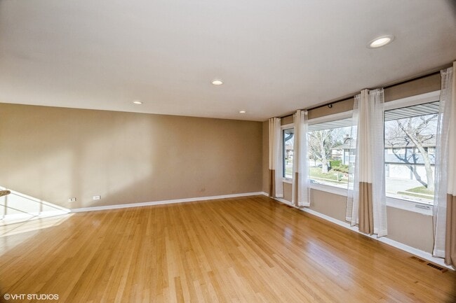 Photo - 829 Pinehurst Ln