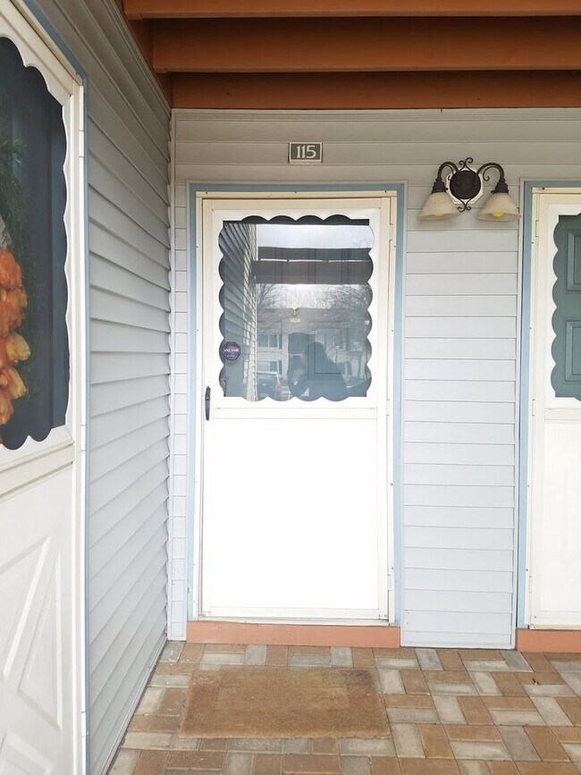 Photo - Centrally located, elegantly updated 2-bedroom & 1-bath 1st fl condo