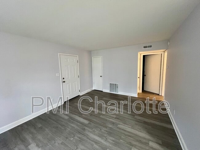 Photo - 831 McAlway Rd