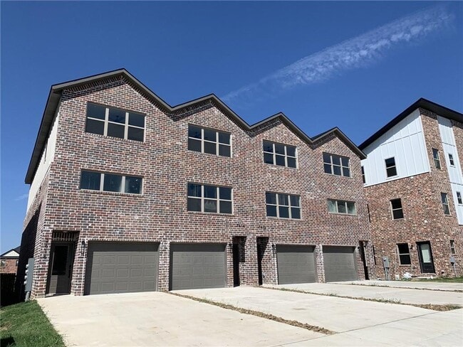 Photo - 2614 SW Livingston Square