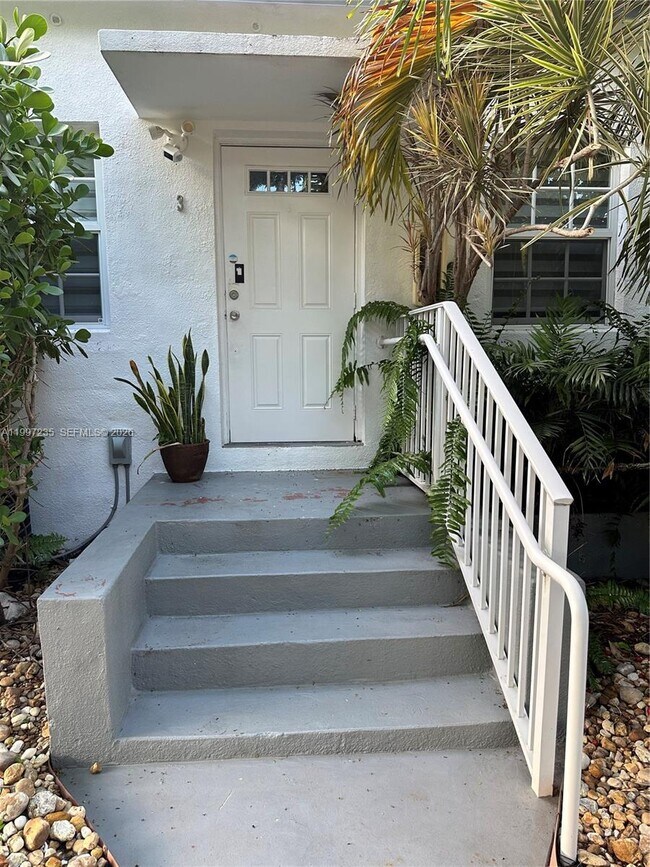 8401 Crespi Blvd Unit 3