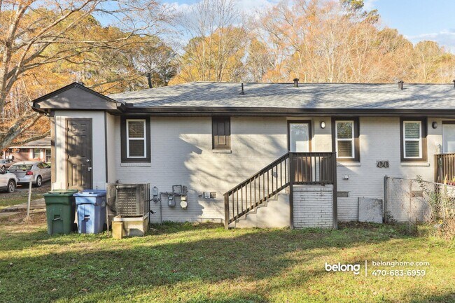 Photo - 839 Commodore Dr NW